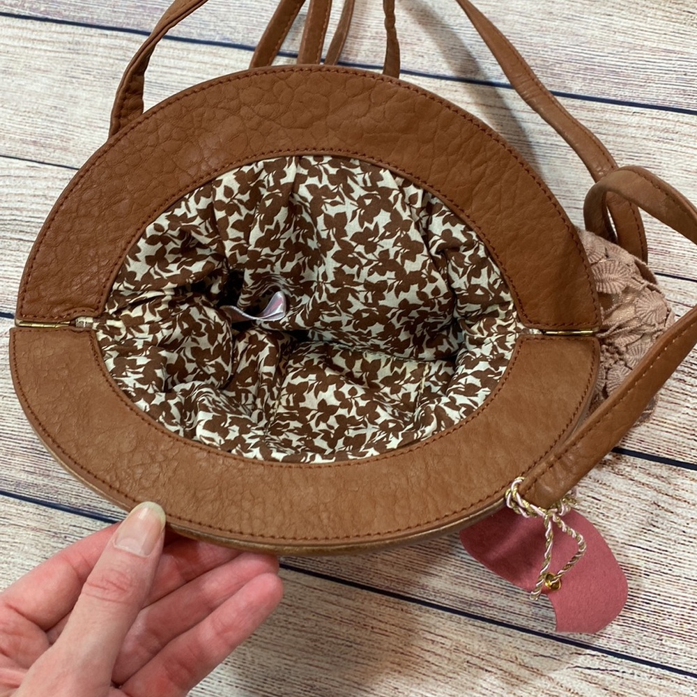 Vegan Beaumont Meadows Crossbody Bag from Ruche - Picture 4 of 7